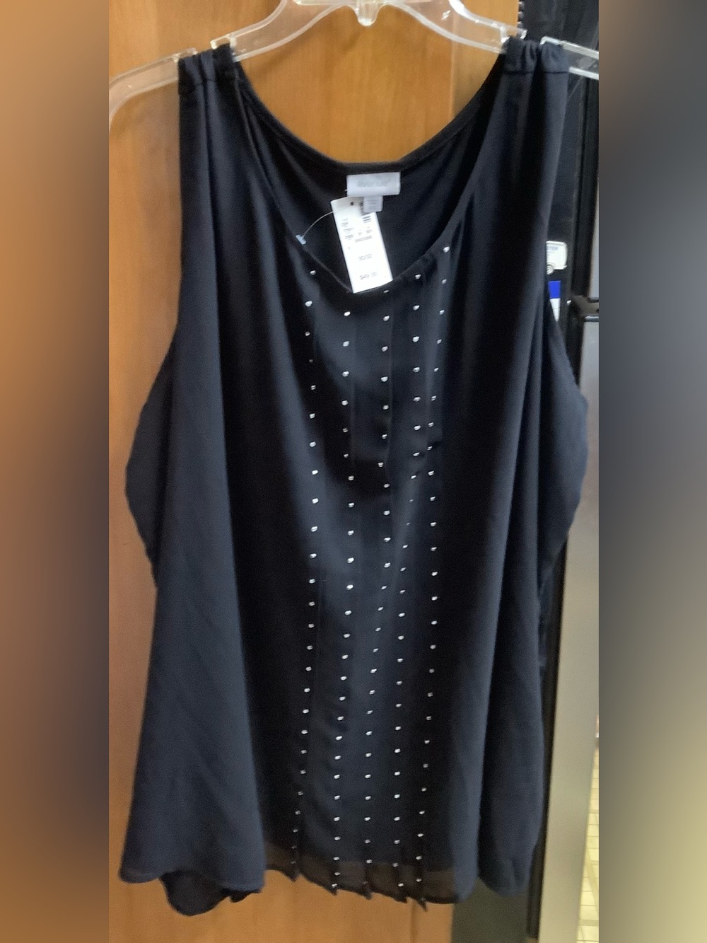 New with tags $49 Avenue 30/32 Black sleeves dressy tank top 3X 4X Silver Studs